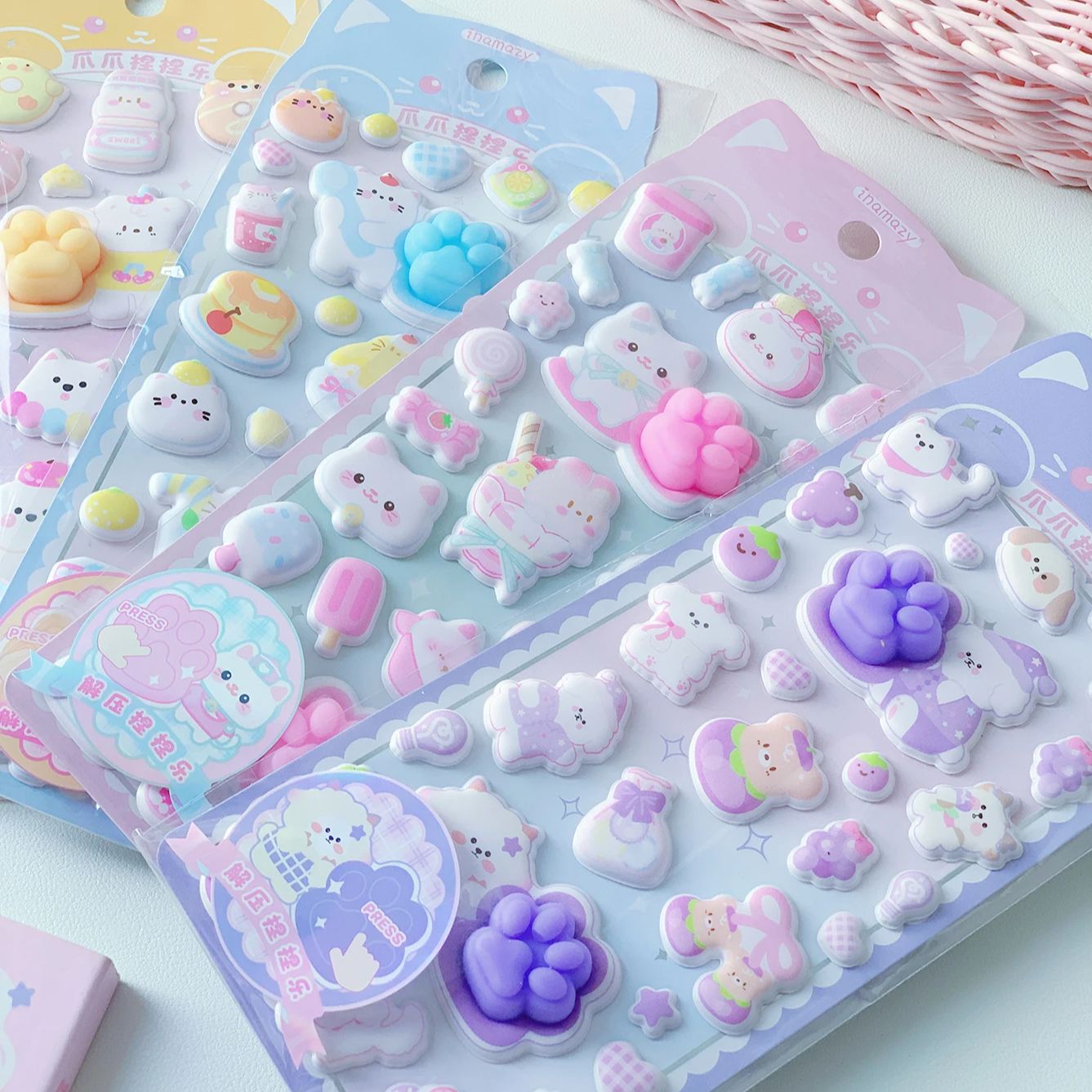 Kawaii 3D Puffy Cat Paw Sticke - Candy Sour Strip 评论和价格